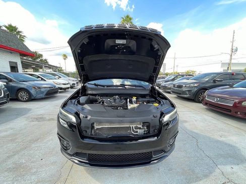 Used 2019 Jeep Cherokee Latitude Plus AWD/4WD image 17