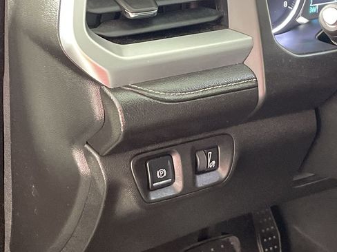 Used 2017 GMC Acadia SLT image 13