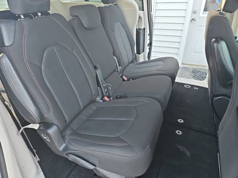 Used 2020 Chrysler Pacifica Touring w/ Cold Weather Group image 14