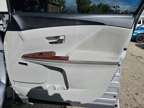 Used 2011 Toyota Venza w/ Premium Pkg #2 image 21