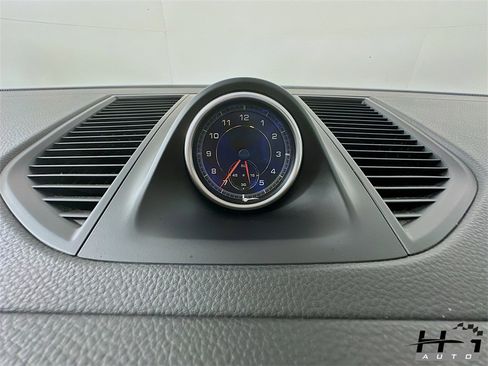 Used 2018 Porsche Macan image 22