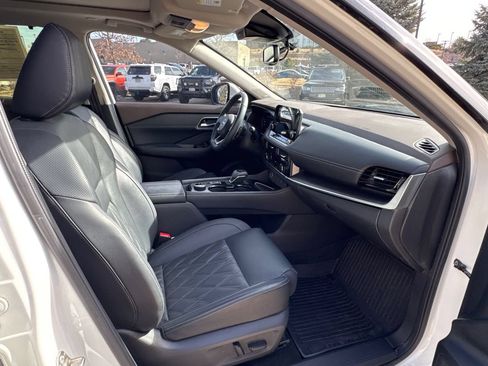 Used 2023 Nissan Rogue Platinum AWD/4WD image 12