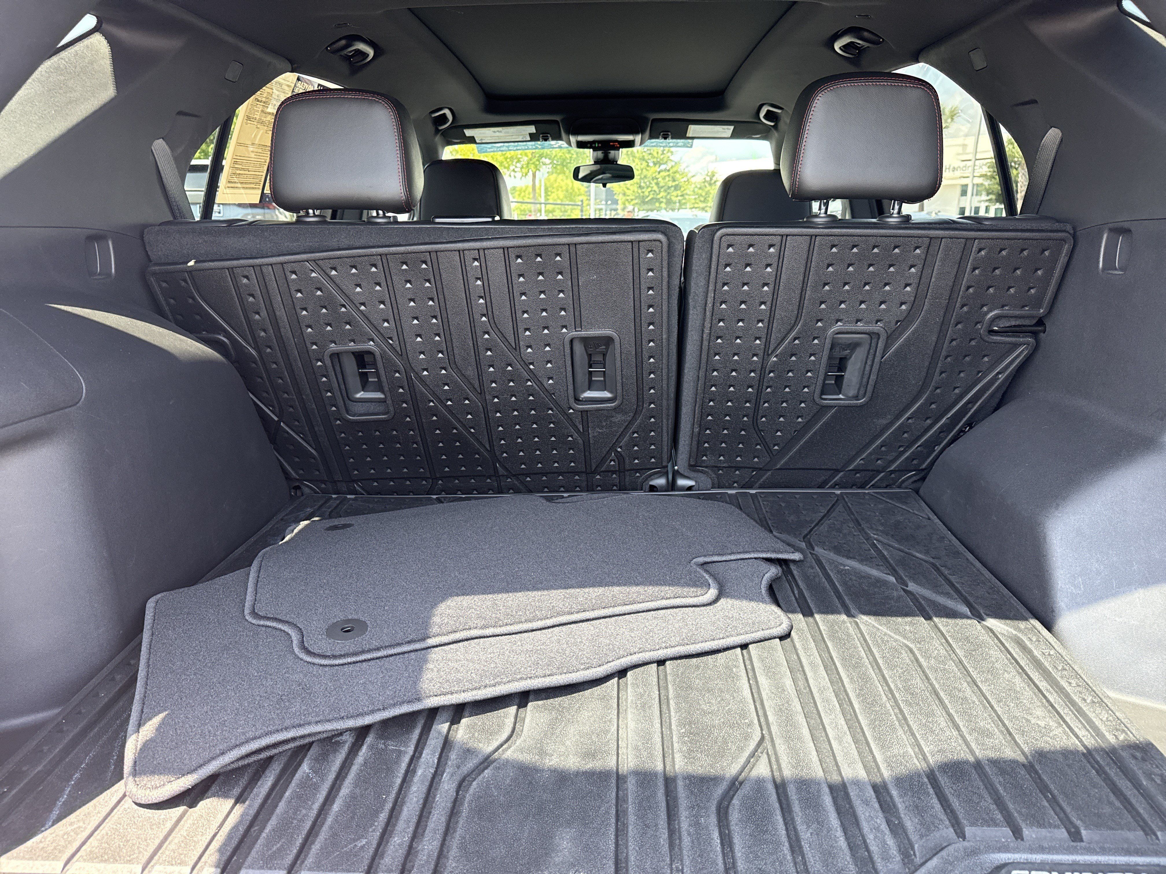 Used 2023 Chevrolet Equinox RS w/ RS Leather Package FWD image 23