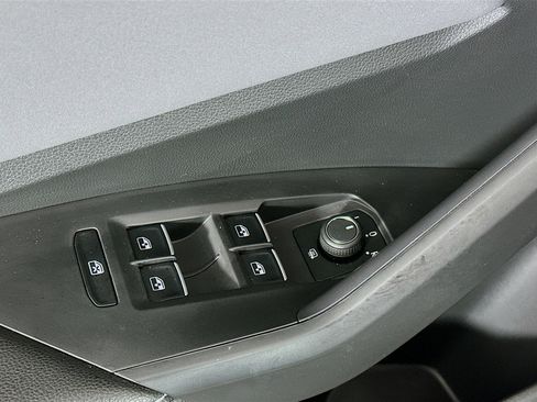 Used 2026 Volkswagen Jetta SE FWD image 15