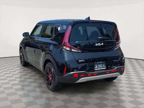 Used 2023 Kia Soul LX FWD image 4