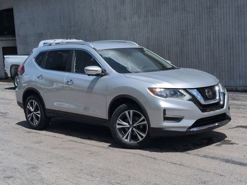 Used 2019 Nissan Rogue SV w/ Premium Package AWD/4WD image 11