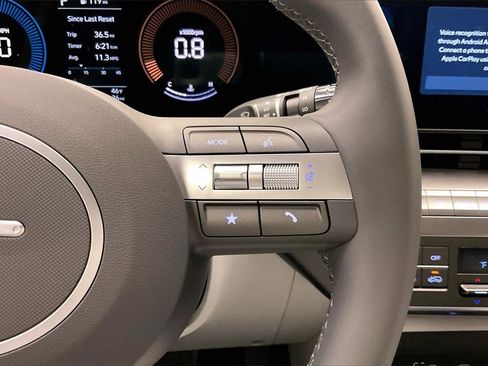 Certified 2025 Hyundai Kona SEL image 18