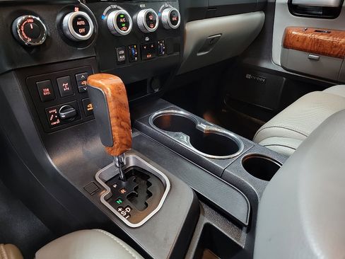 Certified 2019 Toyota Sequoia Platinum AWD/4WD image 17