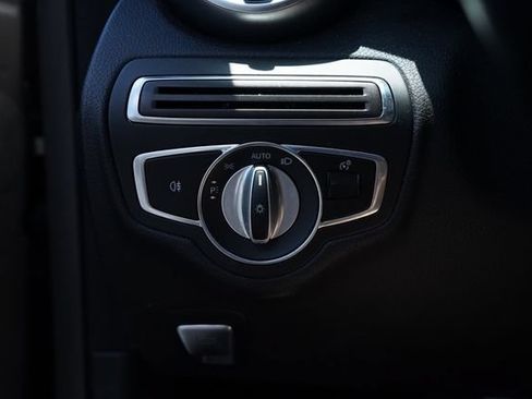 Used 2019 Mercedes-Benz C 300 Sedan image 40