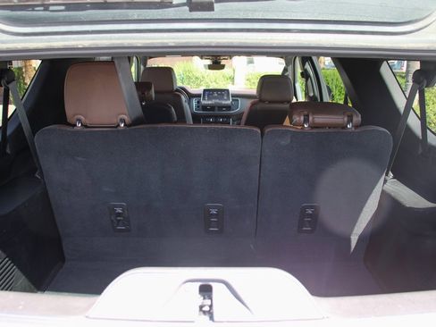 Used 2021 Chevrolet Suburban High Country w/ Premium Package image 9