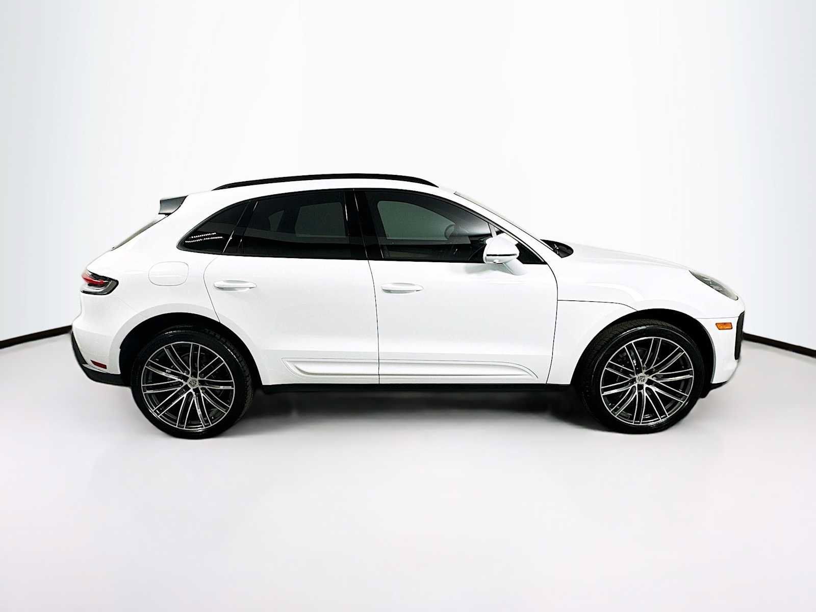 Used 2026 Porsche Macan AWD/4WD image 8