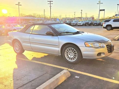 Used 2006 Chrysler Sebring Convertible w/ Spring Special Group image 4