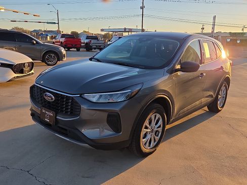 Used 2024 Ford Escape Active w/ Tech Pack #1 image 2