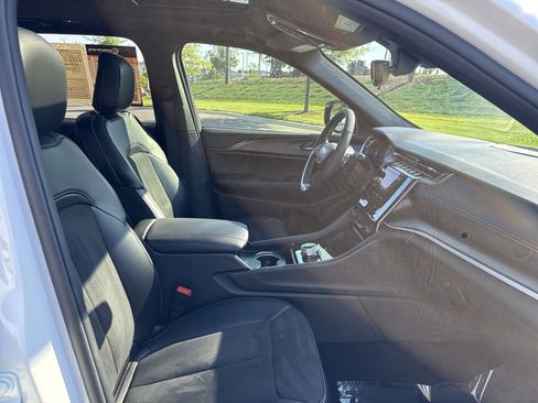 Certified 2024 Jeep Grand Cherokee Altitude RWD image 25