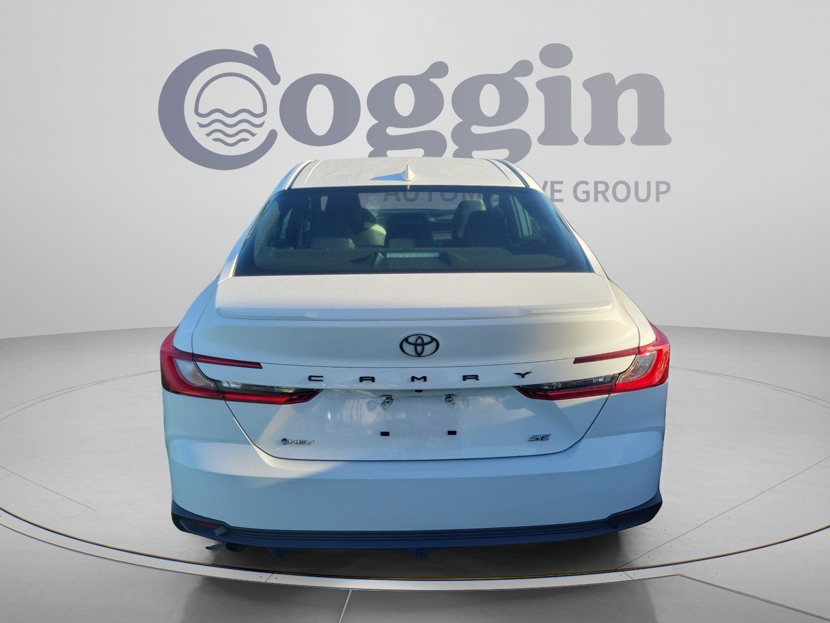 Used 2025 Toyota Camry SE FWD image 3