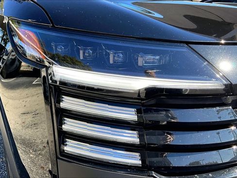 Used 2025 Nissan Kicks SR image 36