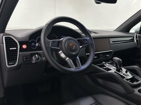 Used 2021 Porsche Cayenne AWD/4WD image 10