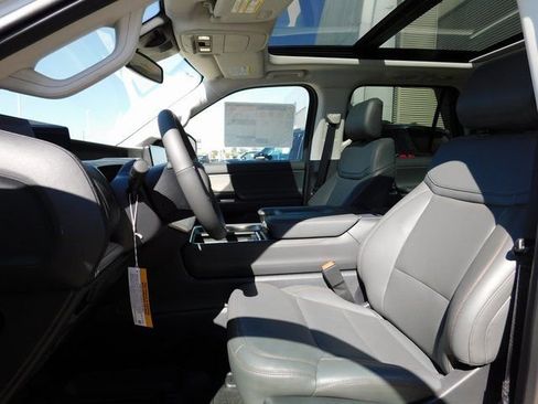 New 2025 Ford Expedition Active image 16