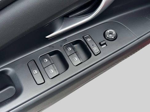 Certified 2023 Hyundai Elantra Limited FWD image 16