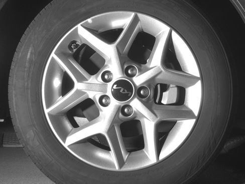 Used 2025 Kia Soul LX w/ LX Technology Package FWD image 13