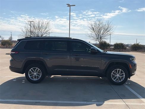 Used 2023 Jeep Grand Cherokee L Laredo image 10