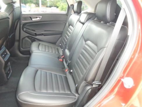Used 2022 Ford Edge SEL w/ Class II Trailer Tow Package AWD/4WD image 4