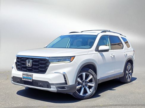 Used 2023 Honda Pilot Touring image 1