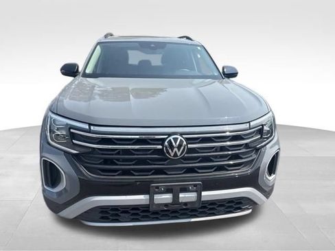 Used 2025 Volkswagen Atlas Peak Edition SE AWD/4WD image 17
