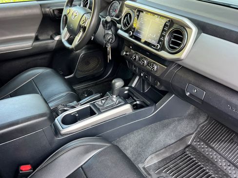 Used 2020 Toyota Tacoma SR5 w/ Blackout Package RWD image 15