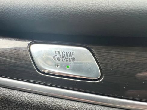 Used 2019 Buick Enclave Essence FWD image 16