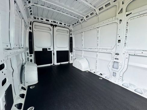 Used 2025 RAM ProMaster 2500 w/ Convenience Group FWD image 23