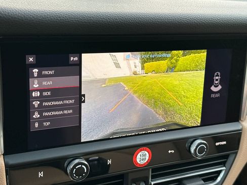 Certified 2025 Porsche Macan AWD/4WD image 22