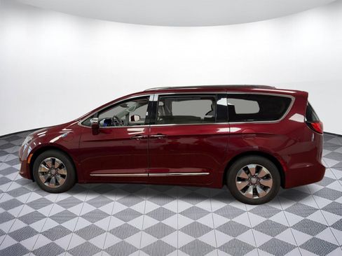 Used 2018 Chrysler Pacifica Limited w/ Advanced Safetytec Group image 2