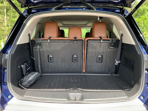 Used 2022 Nissan Pathfinder Platinum w/ Cargo Package AWD/4WD image 8