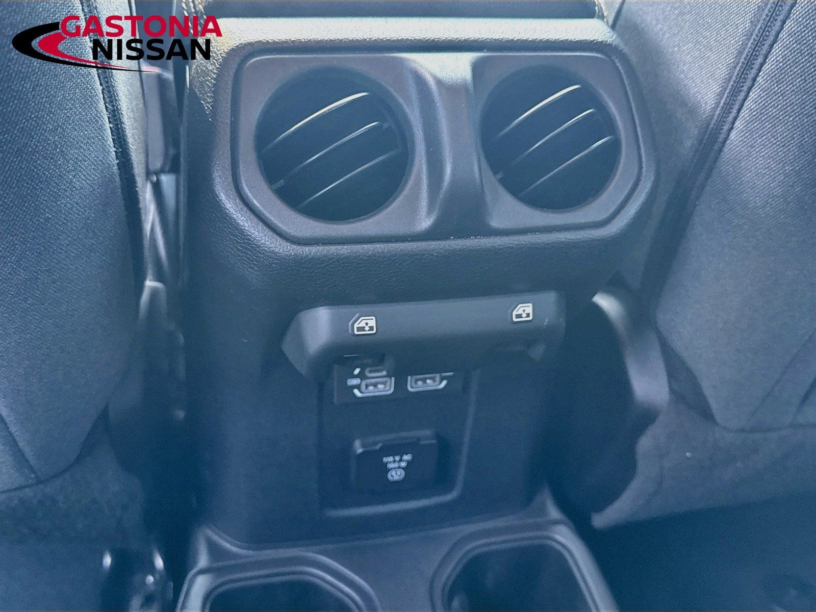 Used 2025 Jeep Wrangler Unlimited Sahara AWD/4WD image 32