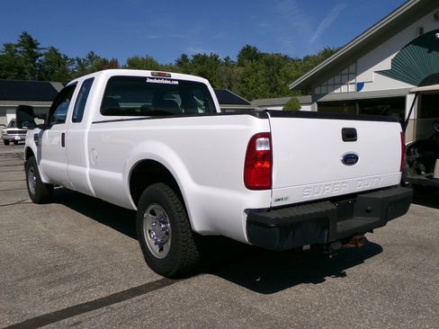 Used 2009 Ford F250 Lariat image 2
