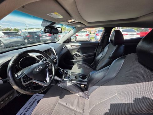 Used 2013 Hyundai Veloster w/ Tech Pkg FWD image 10