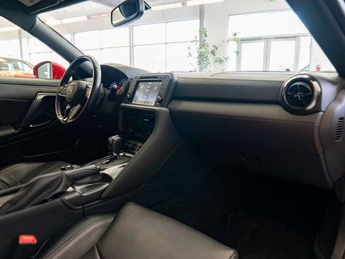 Used 2020 Nissan GT-R Premium w/ Premium Interior Package image 20