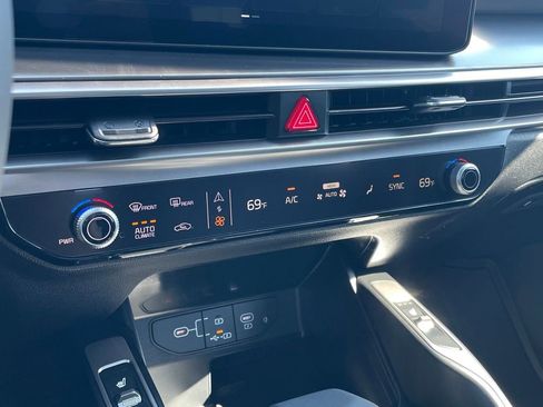 New 2026 Kia Sorento S w/ S Panoramic Sunroof Package FWD image 16