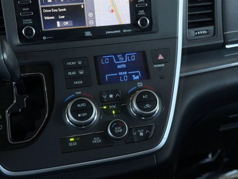 Used 2020 Toyota Sienna SE Premium AWD/4WD image 33