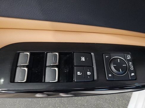 Certified 2025 Lexus ES 300h Ultra Luxury w/ Accessory Package (Z2) image 29