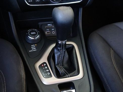 Used 2016 Jeep Cherokee Latitude w/ Safety/Convenience Group image 8