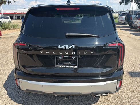 Used 2024 Kia Telluride EX w/ EX Captain's Chair Package FWD image 4