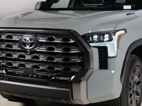 Used 2025 Toyota Tundra Platinum AWD/4WD image 31