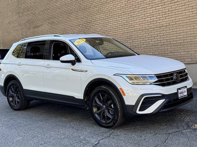 Used 2022 Volkswagen Tiguan SE FWD image 3