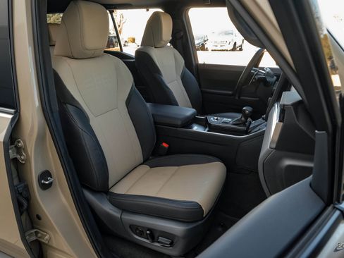 Used 2025 Lexus GX 550 w/ Accessory Package (CT) image 54