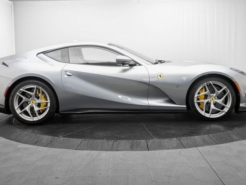 Used 2020 Ferrari 812 Superfast RWD image 8