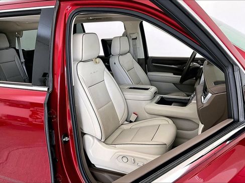 Used 2021 GMC Yukon Denali w/ Denali Premium Package AWD/4WD image 8