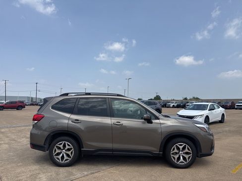 Used 2021 Subaru Forester Premium w/ Popular Package #1 AWD/4WD image 28