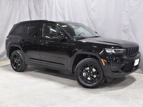 New 2025 Jeep Grand Cherokee Altitude image 3